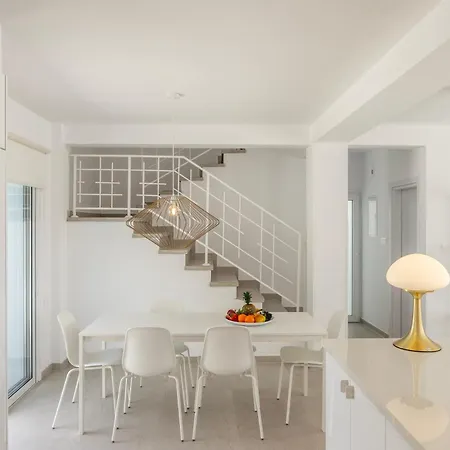 Sunnyvillas-3br New Modern Villa-private Pool-blg Villa