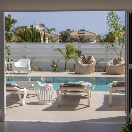 Villa Sunnyvillas-3br New Modern Villa-private Pool-blg