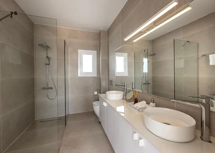 Sunnyvillas-3br New Modern Villa-private Pool-blg Villa