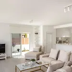 Villa Sunnyvillas-3br New Modern Villa-private Pool-blg *